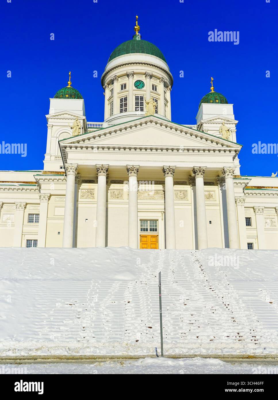 Vista della cattedrale di Helsinki in inverno. Foto Stock