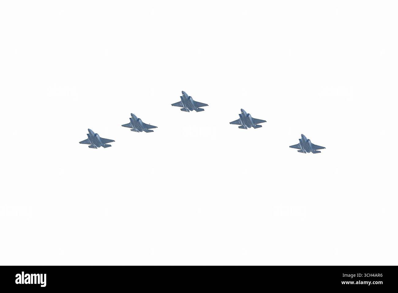 Zandvoort, Paesi Bassi. 31 agosto 2025. ZANDVOORT, PAESI BASSI - AGOSTO 31: Aeroplani militari in formazione prima che i piloti inizino a gareggiare nel Gran Premio di F1 - Heineken Dutch GP il 31 agosto 2025 a Zandvoort, Paesi Bassi. (Foto di Andre Weening/Orange Pictures) credito: Orange Pics BV/Alamy Live News Foto Stock