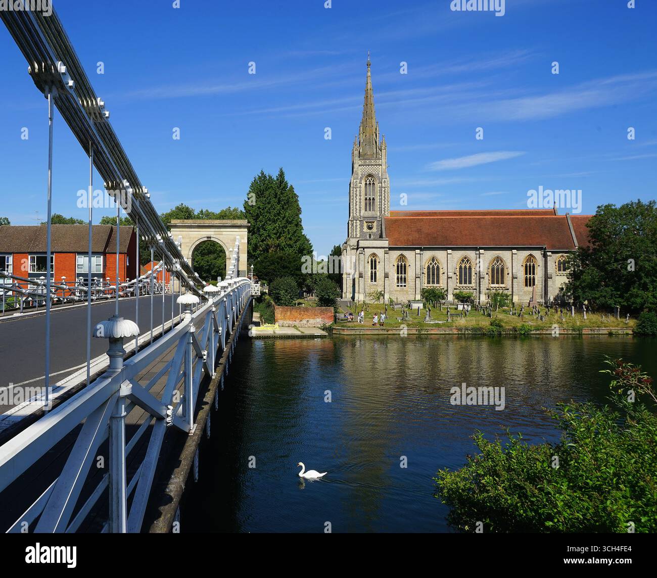 Vista dal Marlow Bridge alla Chiesa di tutti i Santi Foto Stock