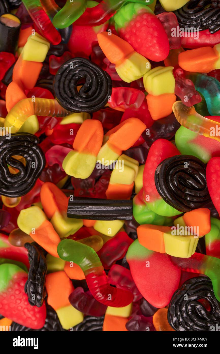 Caramelle gelate colorate assortite. Vista dall'alto. Dolci alla gelatina. Foto Stock