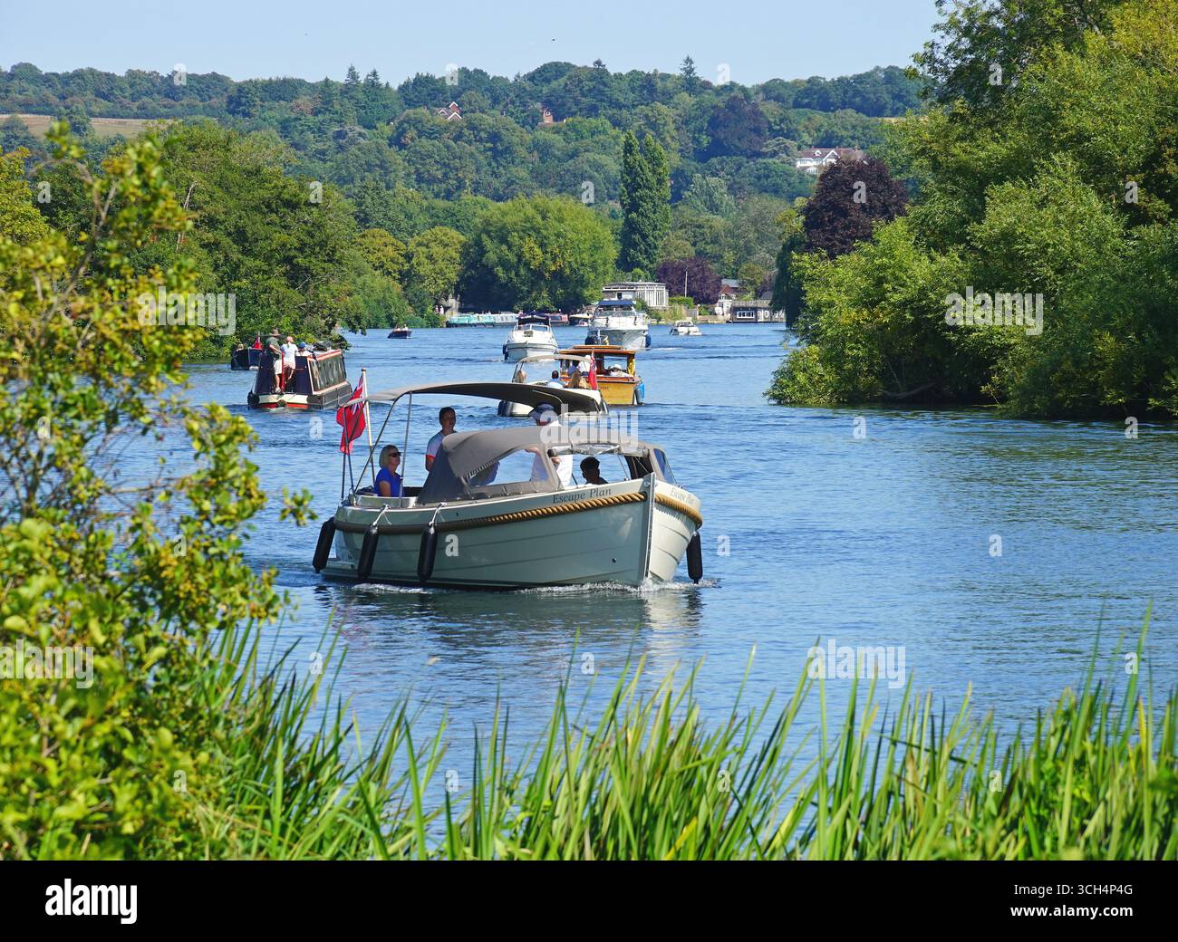 Ci sono molti problemi sull'acqua - agosto festivo sul Tamigi vicino a Marlow Foto Stock