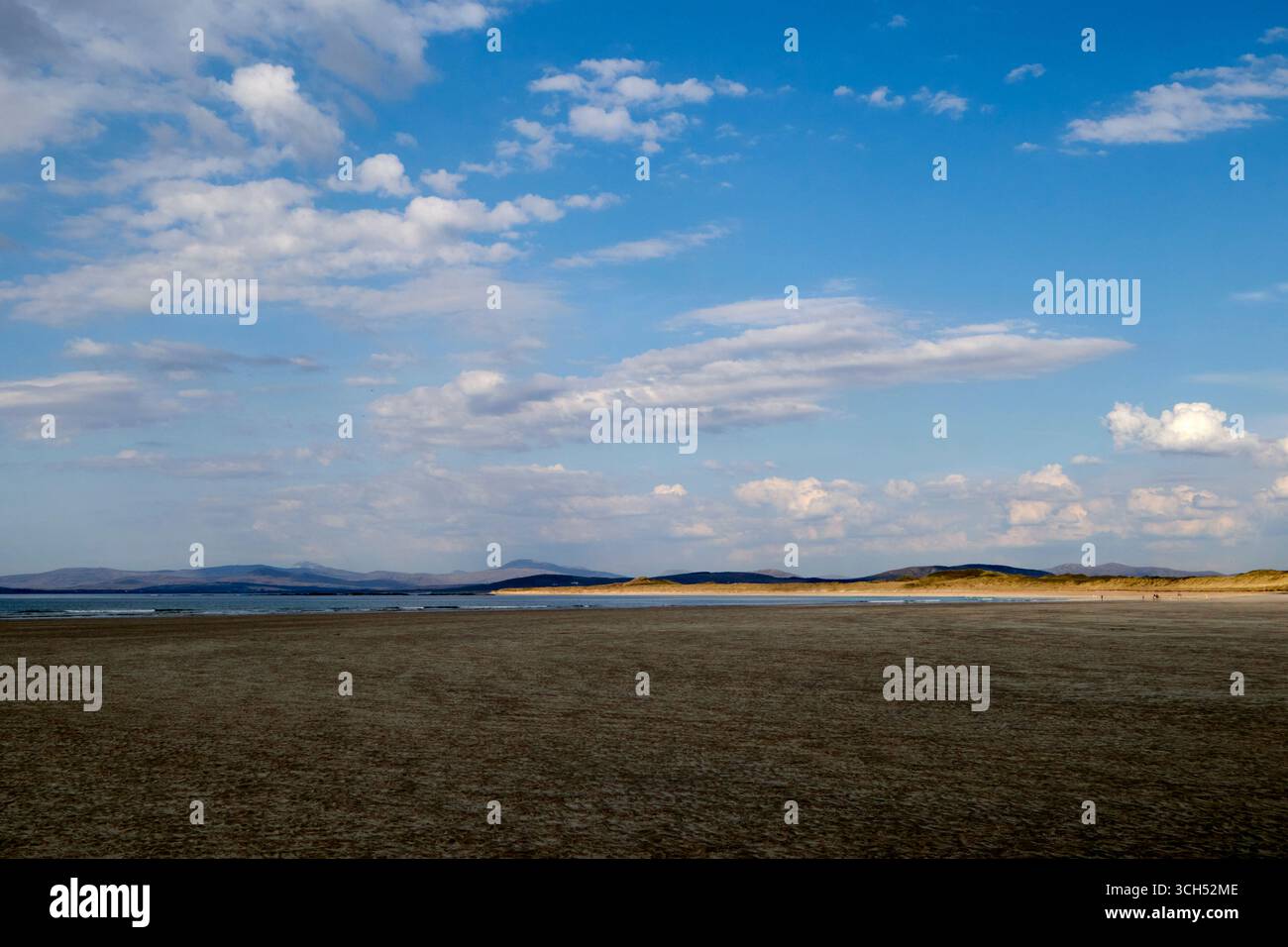 spiaggia vuota di narin portnoo con vista sulle montagne del derryveagh, contea di donegal, repubblica d'irlanda Foto Stock