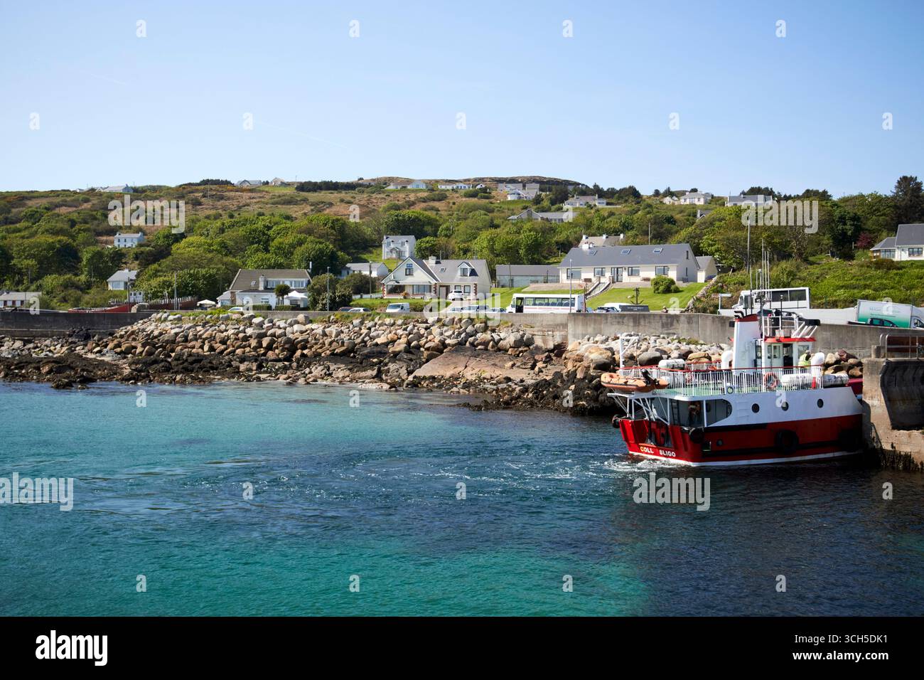 organizza il porto dei traghetti e il litorale frangiflutti organizza la contea dell'isola di donegal, repubblica d'irlanda Foto Stock
