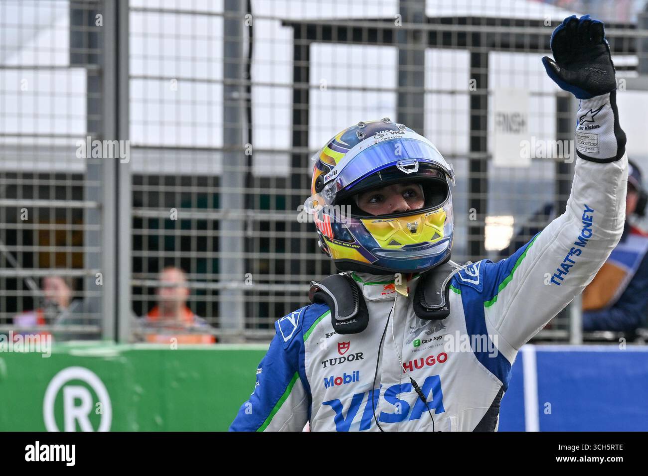 ZANDVOORT, PAESI BASSI - AGOSTO 31: Isack Hadjar di Francia e Visa Cash App RB Formula One Team festeggia il suo secondo posto al parc feme durante il Gran Premio di F1 dei Paesi Bassi sul circuito di Zandvoort il 31 agosto 2025 a Zandvoort, Paesi Bassi.(foto di Vince Mignott/Alamy Live News) Foto Stock