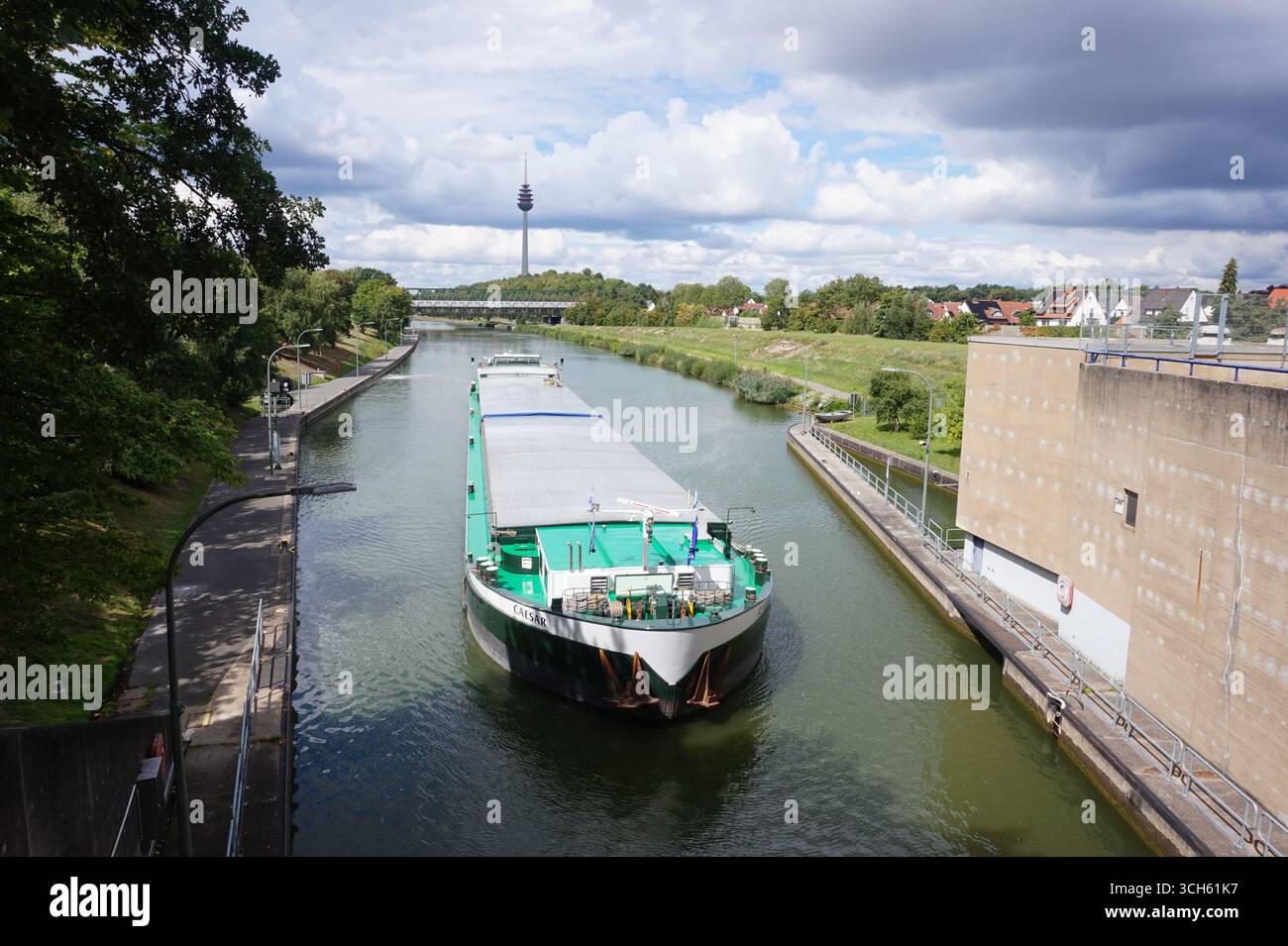 Chiatta sul canale di Norimberga, Germania Foto Stock