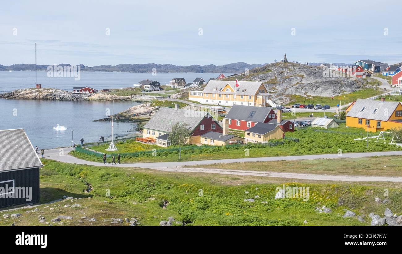 Colorata architettura a lato del mare a Nuuk, in Groenlandia Foto Stock