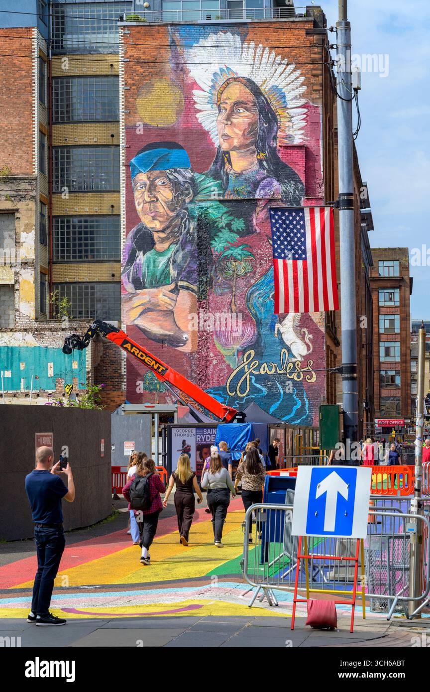 Un murale esistente di Fearless Collective sul set del film Spider-Man: Brand New Day, Wilson Street, Merchant City, Glasgow City, Scozia, REGNO UNITO Foto Stock