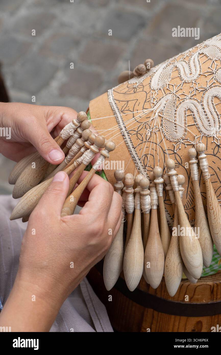 Italia, Marche - i merletti locali di Offida Foto Stock