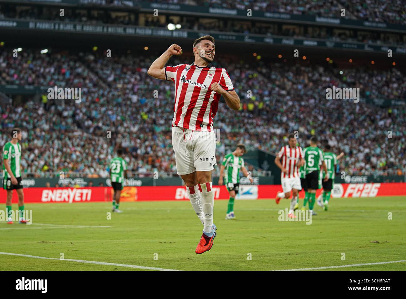 Siviglia, Spagna. 31 agosto 2025. L'Aitor Paredes (Athletic Club) festeggia un gol durante la partita della Liga tra Real Betis e Athletic Club, allo stadio la Cartuja. Crediti: Fernando Vazquez / Alamy Live News Foto Stock