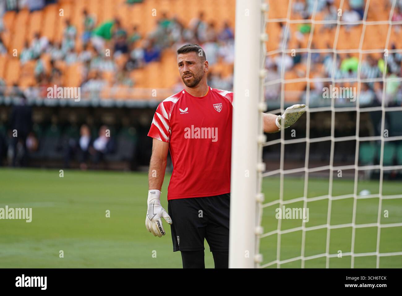 Siviglia, Spagna. 31 agosto 2025. Unai Simon (portiere dell'Athletic Club) prima della partita LaLiga tra Real Betis e Athletic Club, allo stadio la Cartuja. Crediti: Fernando Vazquez / Alamy Live News Foto Stock
