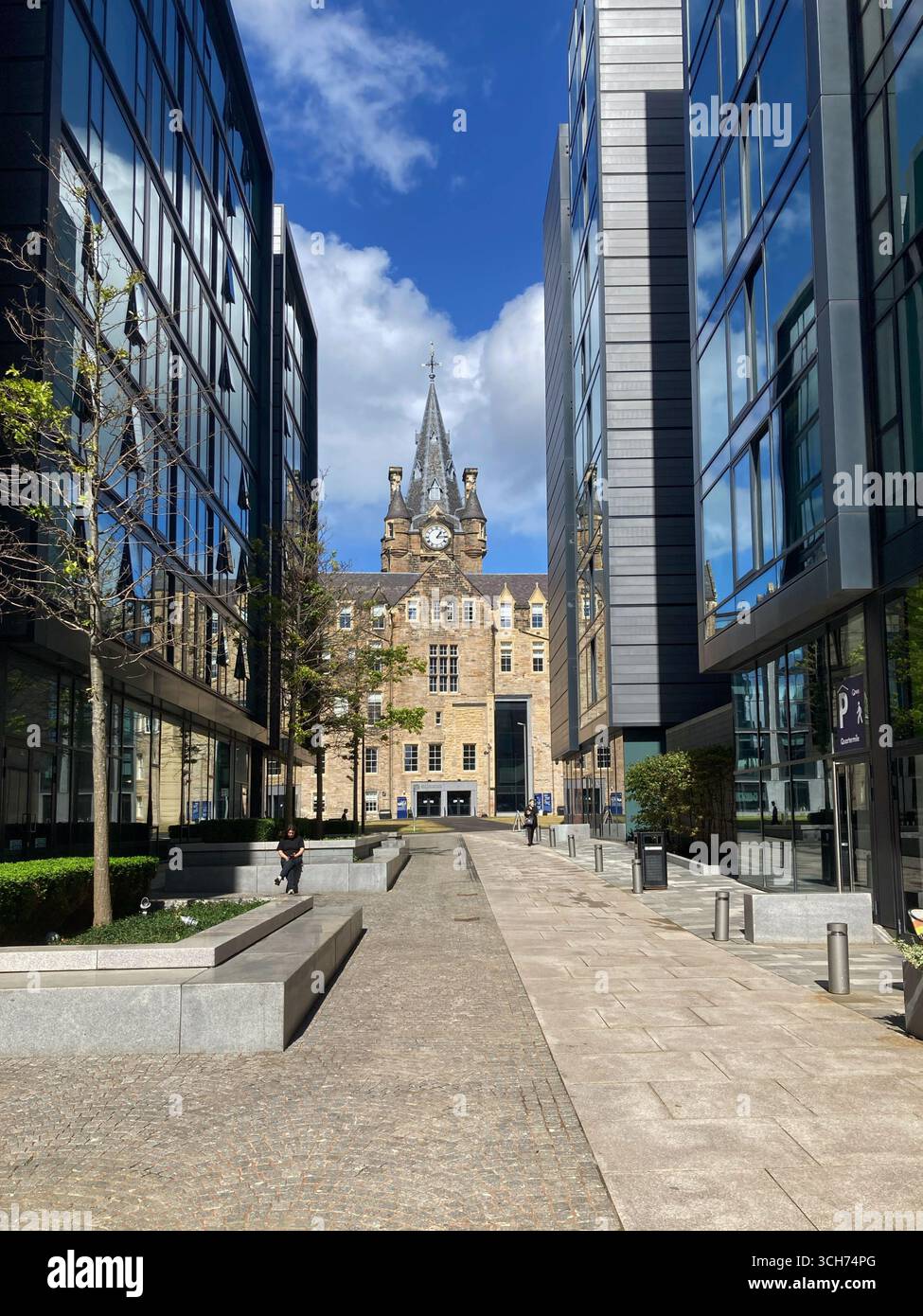 Edinburgh Futures Institute (EFI) presso l'Università di Edimburgo, visto dal moderno sviluppo di Quartermile, Edimburgo Scozia - Immagine stock catturata con smartphone