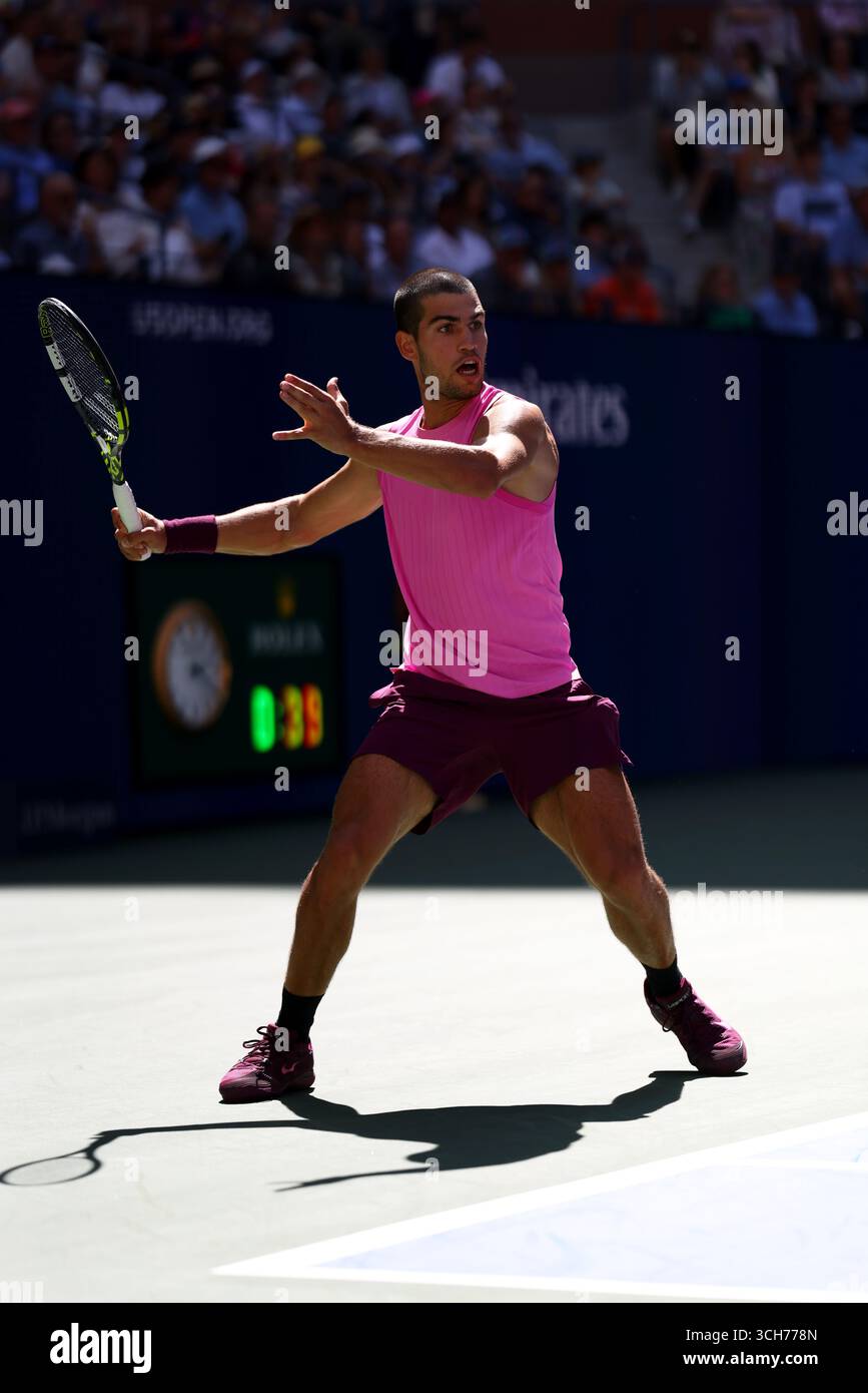 Flushing Meadows, New York - numero 2 semi Carlos Alcaraz di, Spagna. 31 agosto 2025. Durante il suo quarto turno contro il francese Arthur Rinderknech agli US Open. Crediti: Adam Stoltman/Alamy Live News Foto Stock