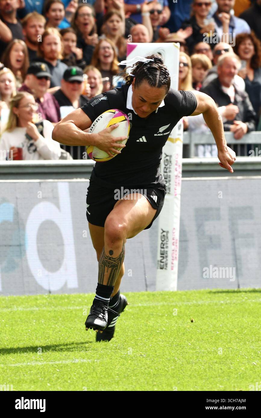 Exeter, Devon, Regno Unito. 31 agosto 2025. Women's Rugby World Cup Pool C: Nuova Zelanda contro Giappone a Sandy Park, Exeter. Nella foto: Portia Woodman-Wickliffe è diventata la più prolifica meta nella storia del rugby neozelandese, maschile o femminile, dopo aver attraversato per la sua 50a meta nella vittoria della Coppa del mondo di rugby delle Black Ferns contro il Giappone. Crediti: Nidpor/Alamy Live News Foto Stock