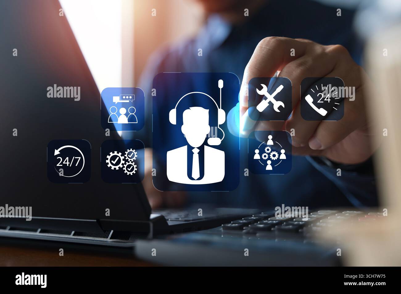 Concetto che mostra le icone digitali del servizio di assistenza clienti che rappresentano l'assistenza 24/7, la guida tecnica, la risoluzione dei problemi, le soluzioni aziendali, la comunicazione Foto Stock