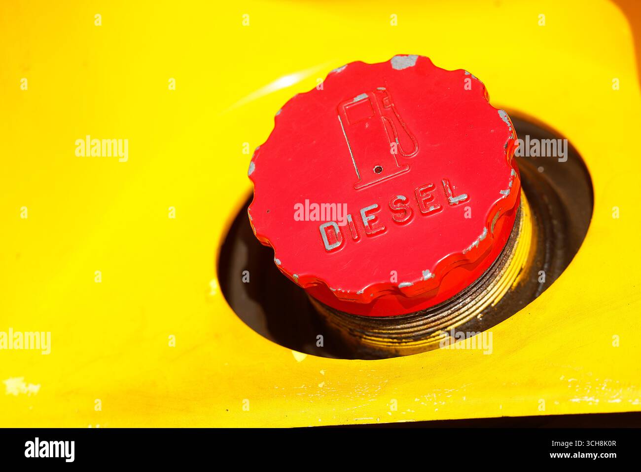 Tappo rosso del carburante diesel Foto Stock