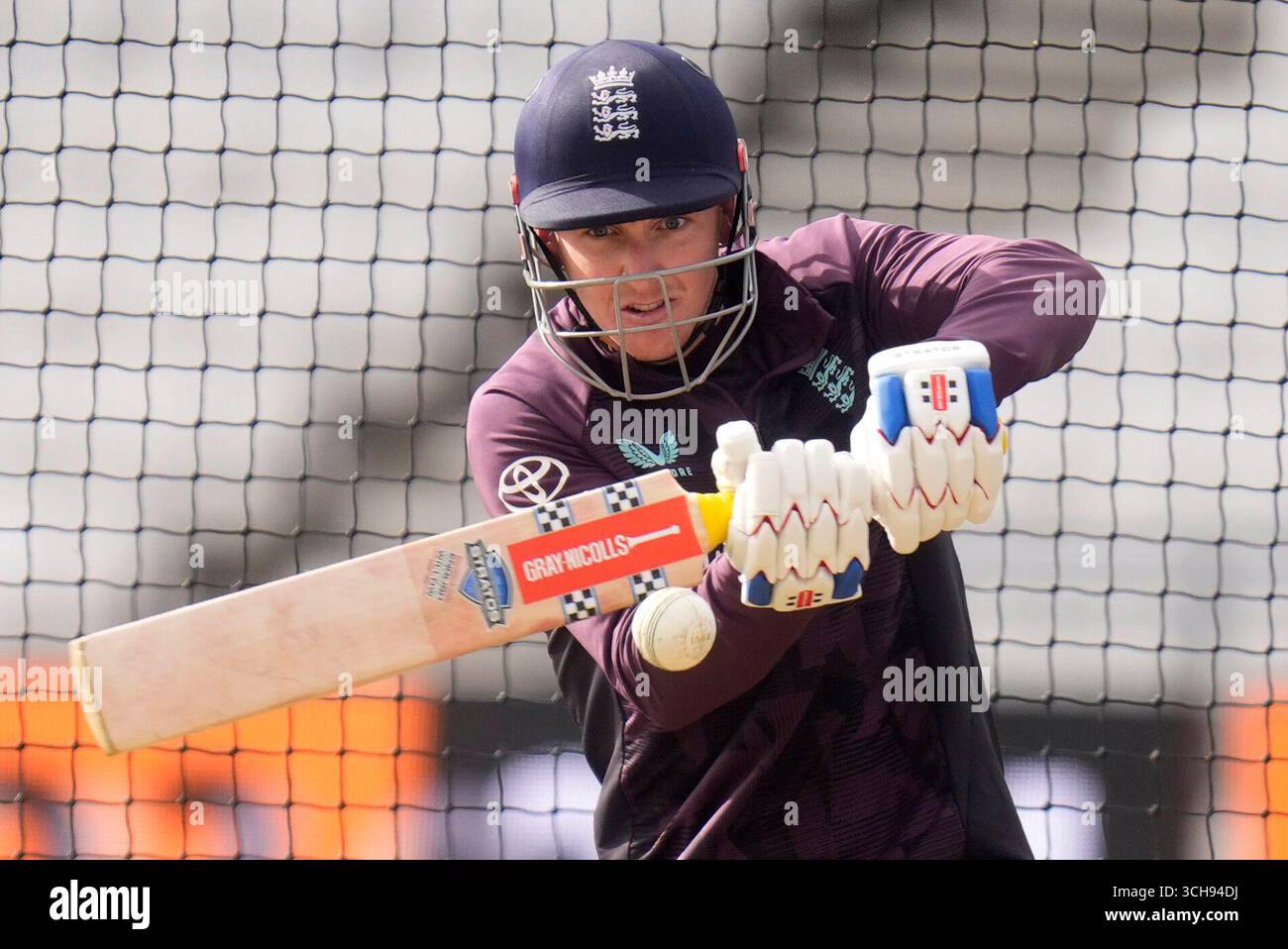 Harry Brook dell'Inghilterra durante una sessione di reti a Headingley, Leeds. Data foto: Lunedì 1 settembre 2025. Il credito fotografico dovrebbe essere: Danny Lawson/PA Wire. RESTRIZIONI: Solo per uso editoriale. Nessun uso commerciale senza il previo consenso scritto della BCE. Utilizzare solo immagini fisse. Nessuna immagine in movimento per emulare la trasmissione. Nessuna rimozione o oscuramento dei logo degli sponsor. Foto Stock