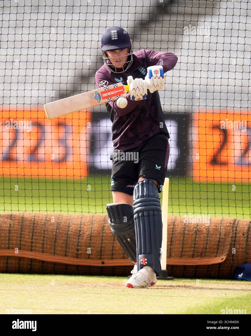 Harry Brook dell'Inghilterra durante una sessione di reti a Headingley, Leeds. Data foto: Lunedì 1 settembre 2025. Il credito fotografico dovrebbe essere: Danny Lawson/PA Wire. RESTRIZIONI: Solo per uso editoriale. Nessun uso commerciale senza il previo consenso scritto della BCE. Utilizzare solo immagini fisse. Nessuna immagine in movimento per emulare la trasmissione. Nessuna rimozione o oscuramento dei logo degli sponsor. Foto Stock