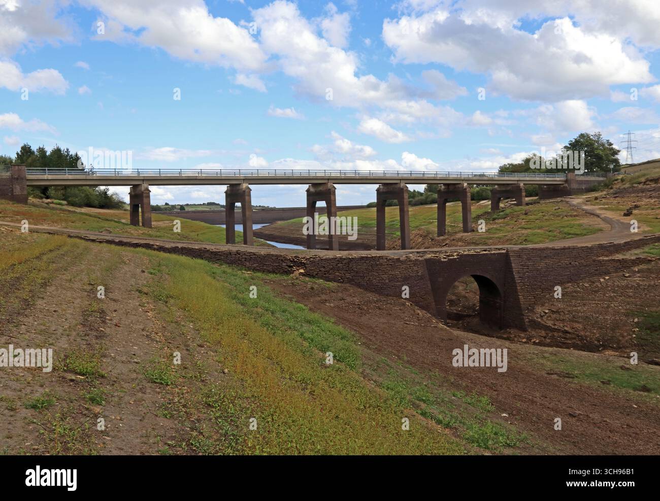 Baitings Dam durante la siccità, estate 2025 Foto Stock
