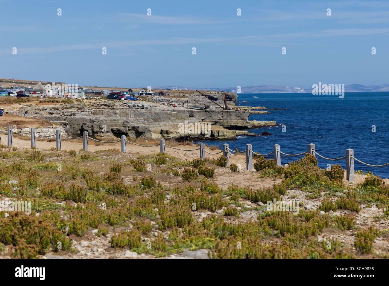 La Gru Rossa dietro Flat Rock a Portland Bill, Dorset Foto Stock