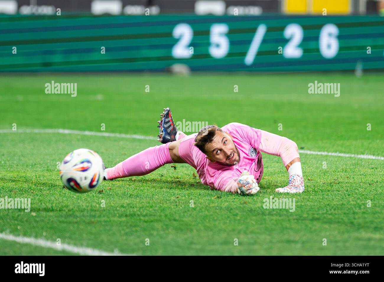 Jordan Smith dell'Hibernian FC visto in azione durante la partita di qualificazione della UEFA Conference League tra Legia Warszawa e Hibernian FC Foto Stock