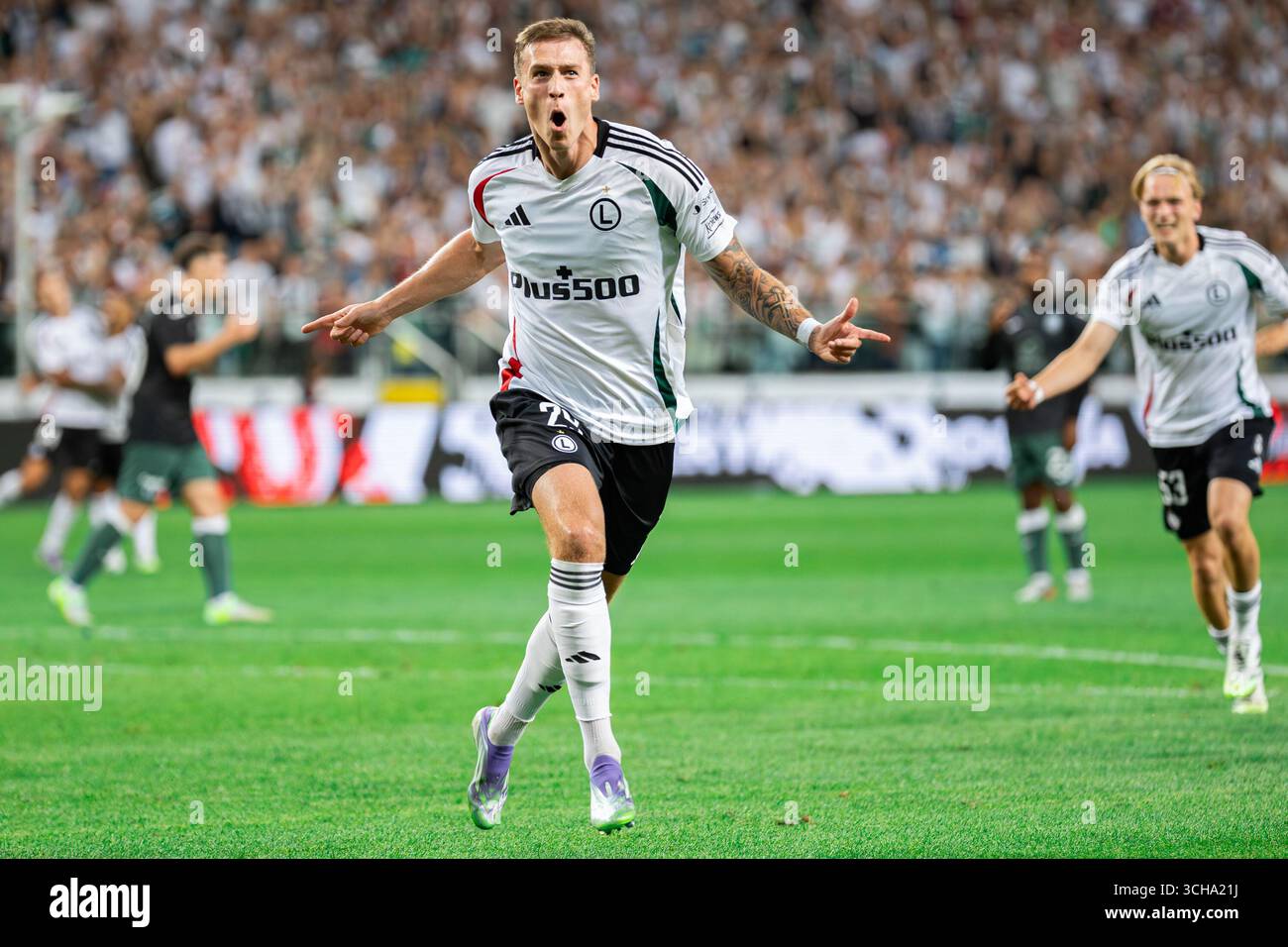 Mileta Rajovic di Legia celebra un gol durante la partita di qualificazione della UEFA Conference League tra Legia Warszawa e Hibernian FC AT Foto Stock