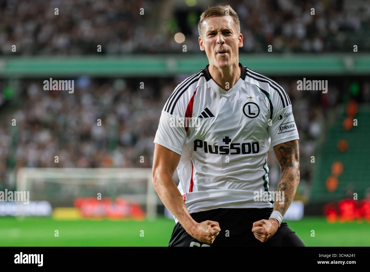 Mileta Rajovic di Legia celebra un gol durante la partita di qualificazione della UEFA Conference League tra Legia Warszawa e Hibernian FC AT Foto Stock