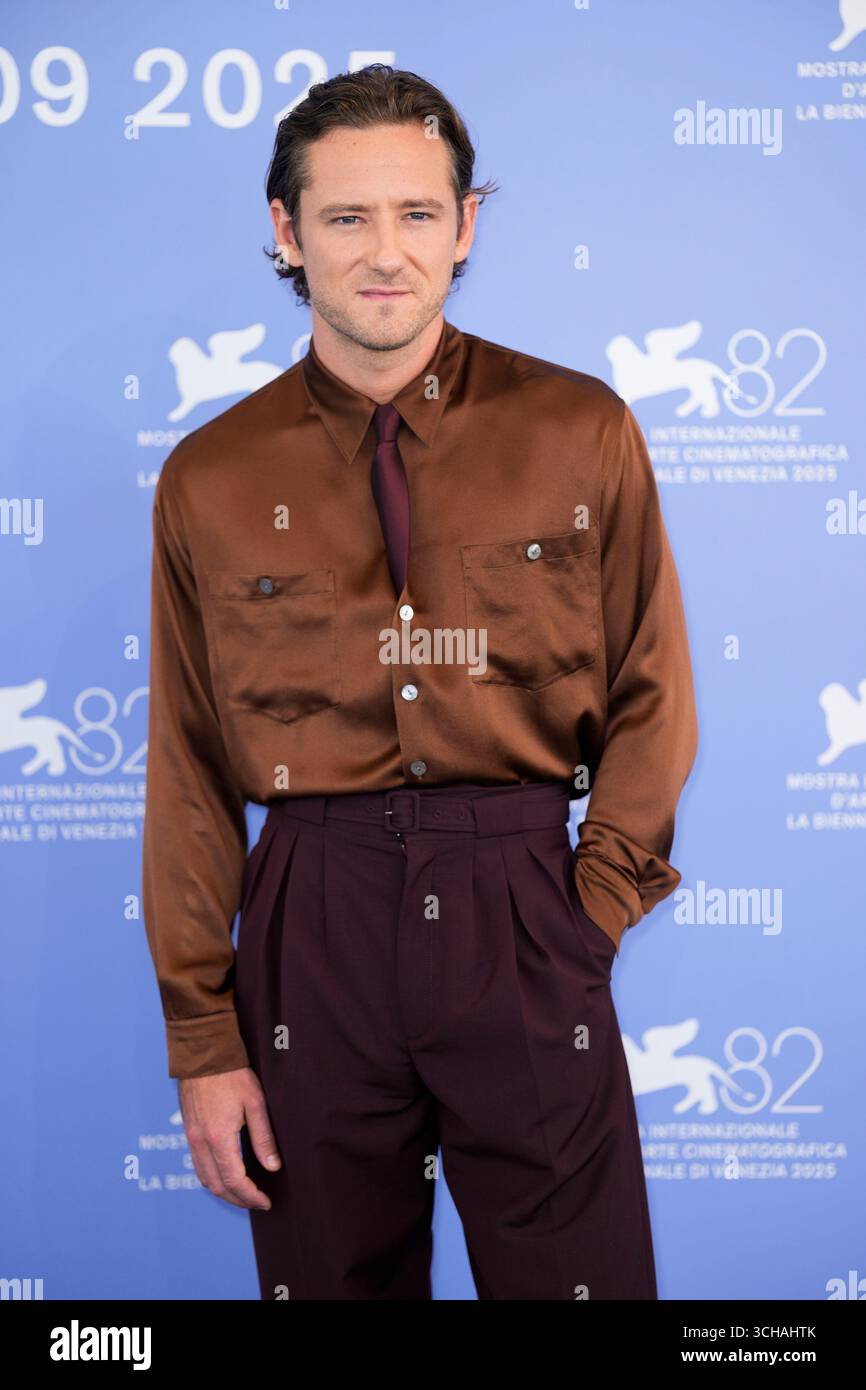 Lido di Venezia, Italia. 1 settembre 2025. Lewis Pullman partecipa alla photocall "il testamento di Ann Lee" durante la 82a Mostra Internazionale d'Arte cinematografica di Venezia. (Foto di Daniele Cifala/SOPA Images/Sipa USA) credito: SIPA USA/Alamy Live News Foto Stock