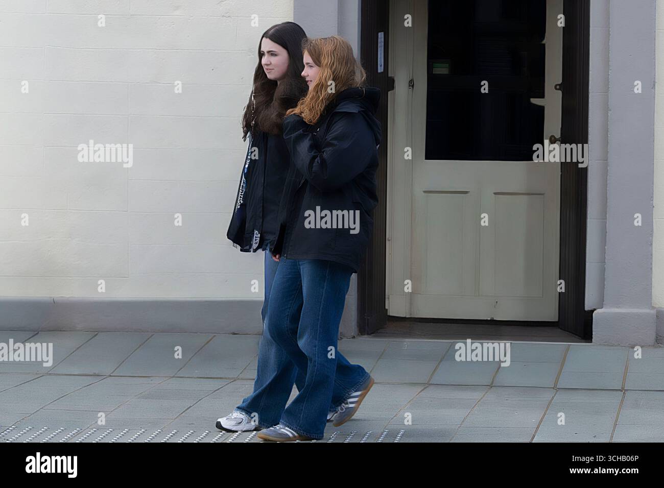 Foto sincera di persone che parlano a Inveraray Foto Stock