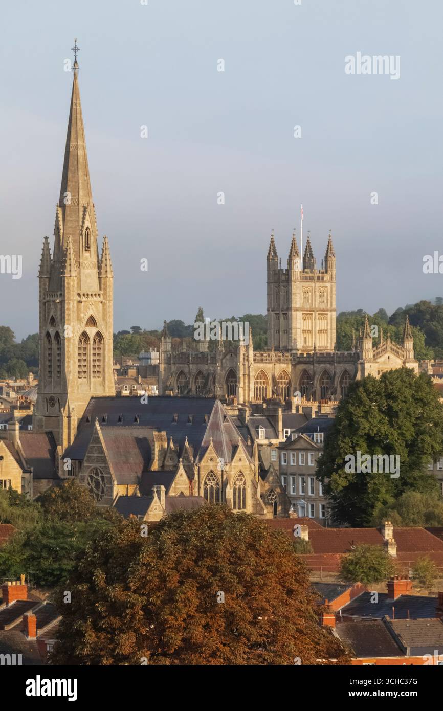 Inghilterra, Somerset, Bath, Vista panoramica dell'Abbazia di Bath e della Chiesa di San Giovanni Evangelista Foto Stock
