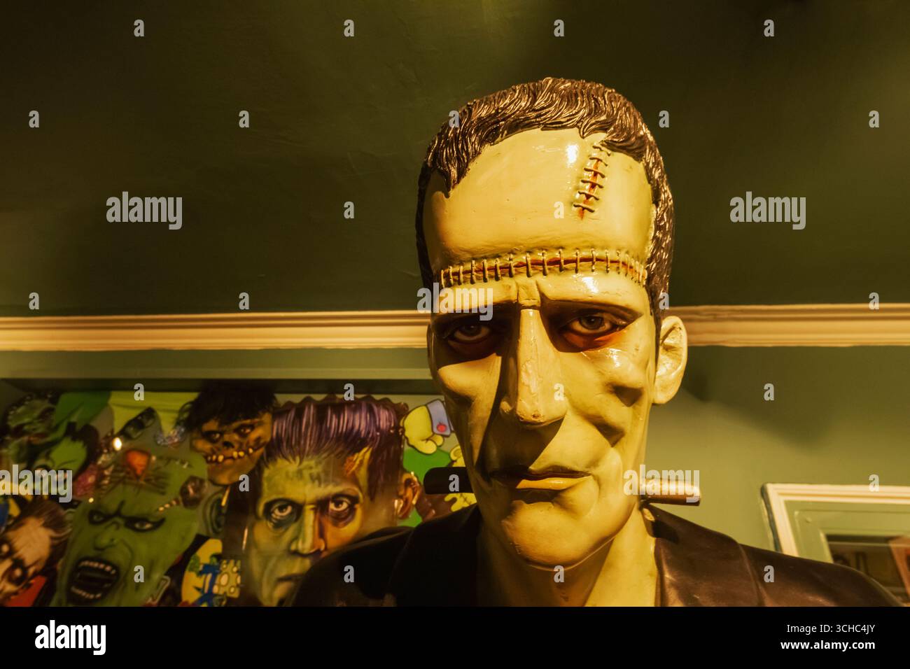 Inghilterra, Somerset, Bath, Casa di Frankenstein di Mary Shelley, Statua del mostro di Frankenstein Foto Stock