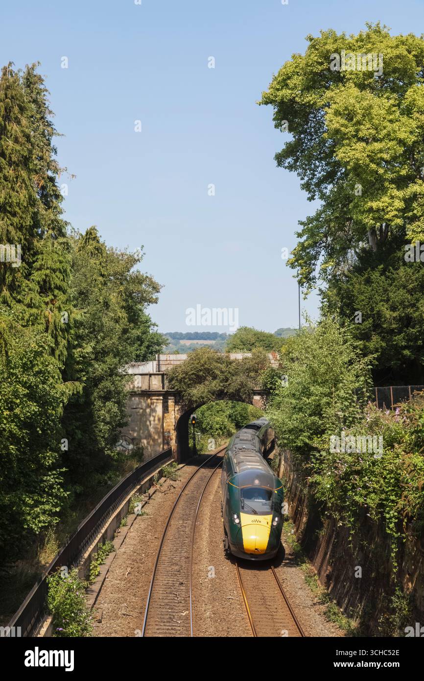 Inghilterra, Somerset, Bath, Sydney Gardens, treno della Great Western Railway che attraversa Park Foto Stock