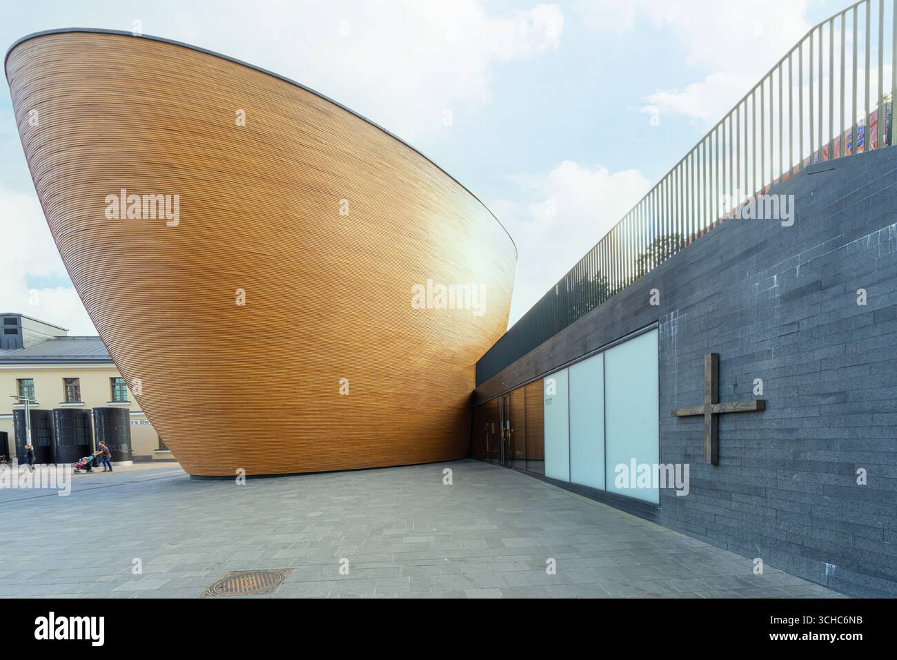 Helsinki, Finlandia. Agosto 27 2025. Vista esterna della Cappella Kamppi nel centro della città Foto Stock
