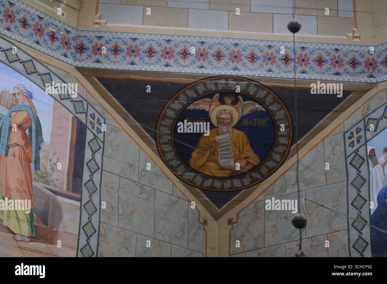 Affresco raffigurante San Matteo Evangelista all'interno di una chiesa greco-cattolica Foto Stock
