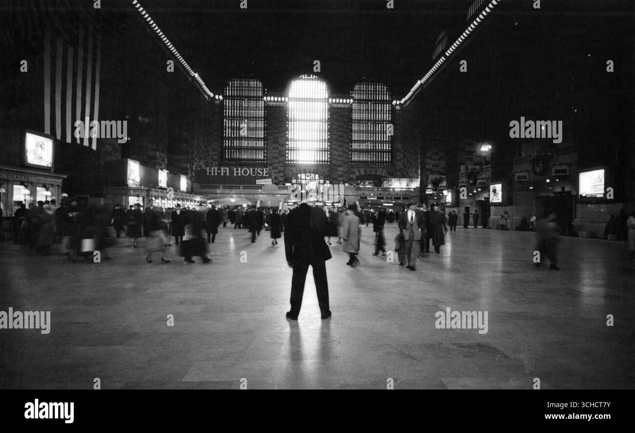 Interno dell'atrio principale del Grand Central Terminal, Manhattan, New York City, New York - Angelo Rizzuto foto 1958 Foto Stock