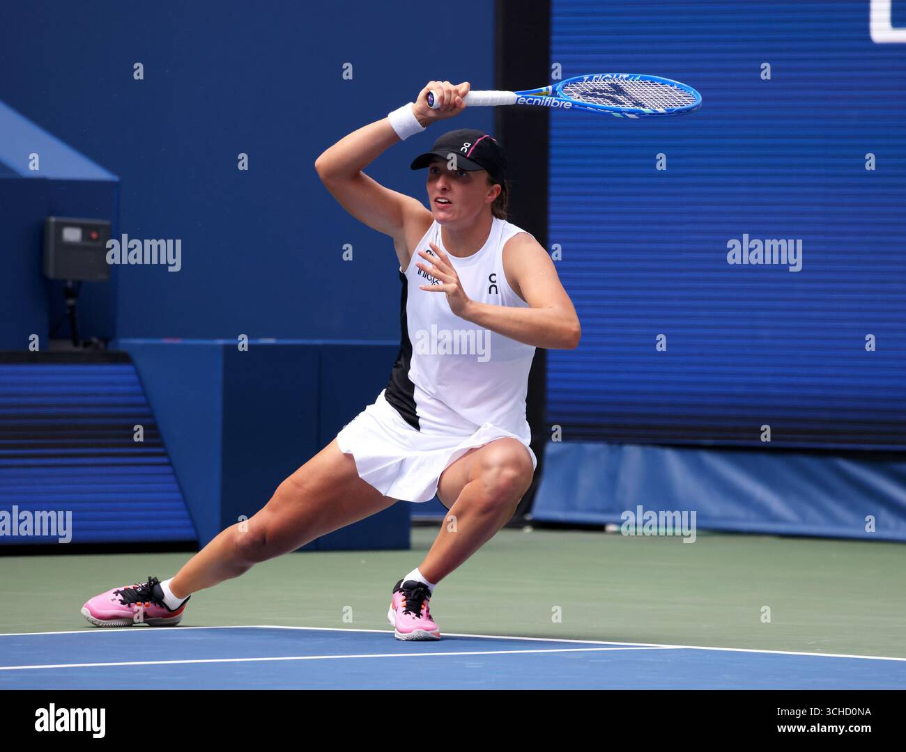 Flushing Meadows, New York, Stati Uniti. 1 settembre 2025. Numero 2 testa di serie Ina Swivel durante la sua vittoria al quarto turno contro Ekaterina Alexandrova agli US Open. Crediti: Adam Stoltman/Alamy Live News Foto Stock