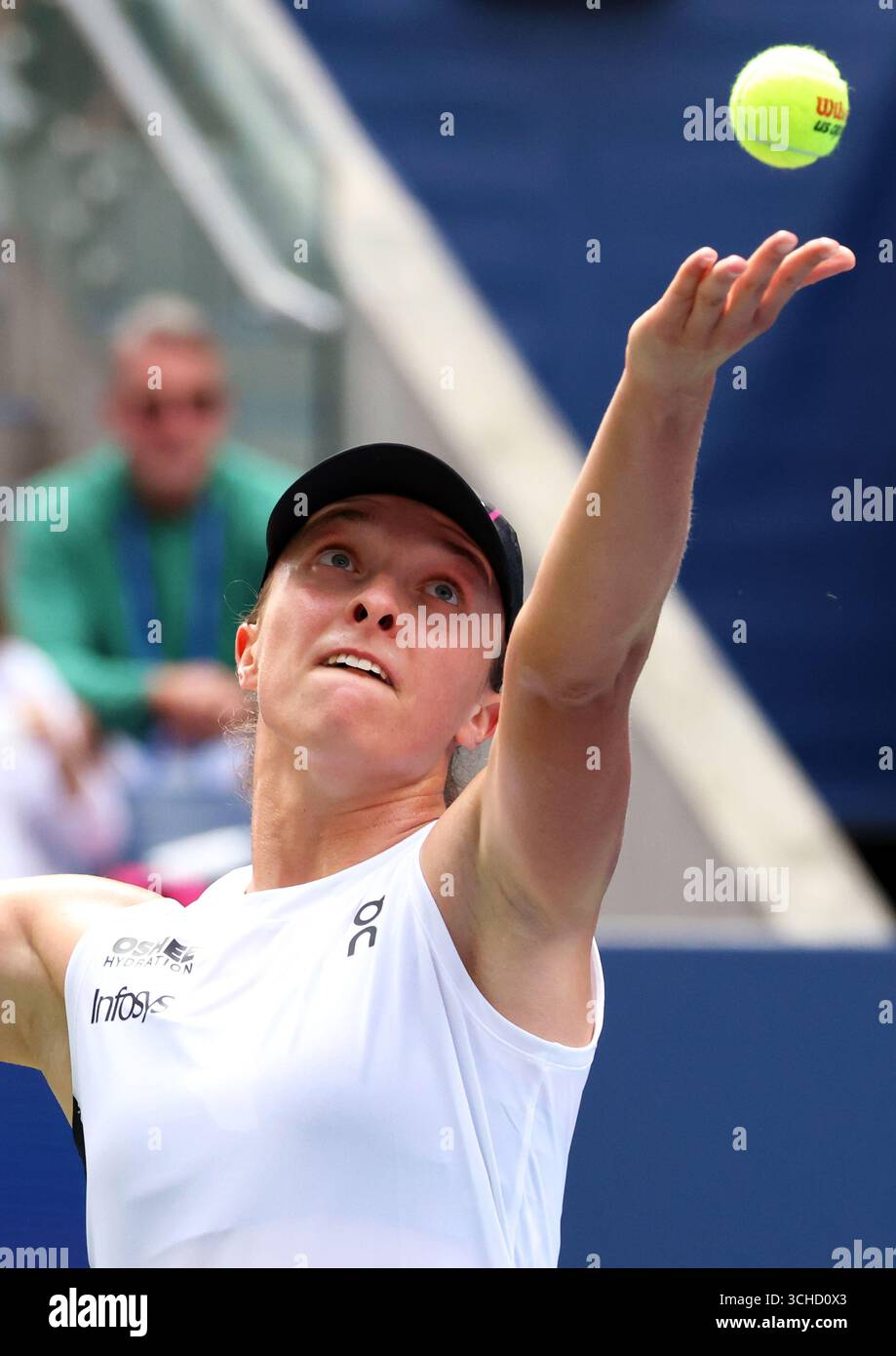Flushing Meadows, New York, Stati Uniti. 1 settembre 2025. Numero 2 testa di serie Ina Swivel durante la sua vittoria al quarto turno contro Ekaterina Alexandrova agli US Open. Crediti: Adam Stoltman/Alamy Live News Foto Stock