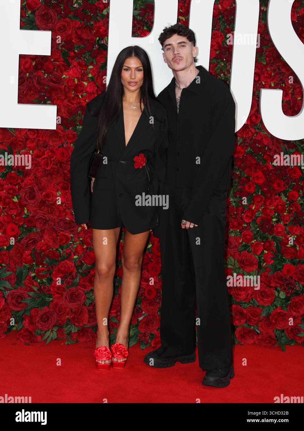 Londra, Regno Unito. Emily Faye Miller e Cam Holmes alla premiere britannica di Roses. Odeon Luxe. Leicester Square. 28 agosto 2025. Rif: LMK11-S290825-001. Steve Bealing/Landmark Media WWW.LMKMEDIA.COM Foto Stock