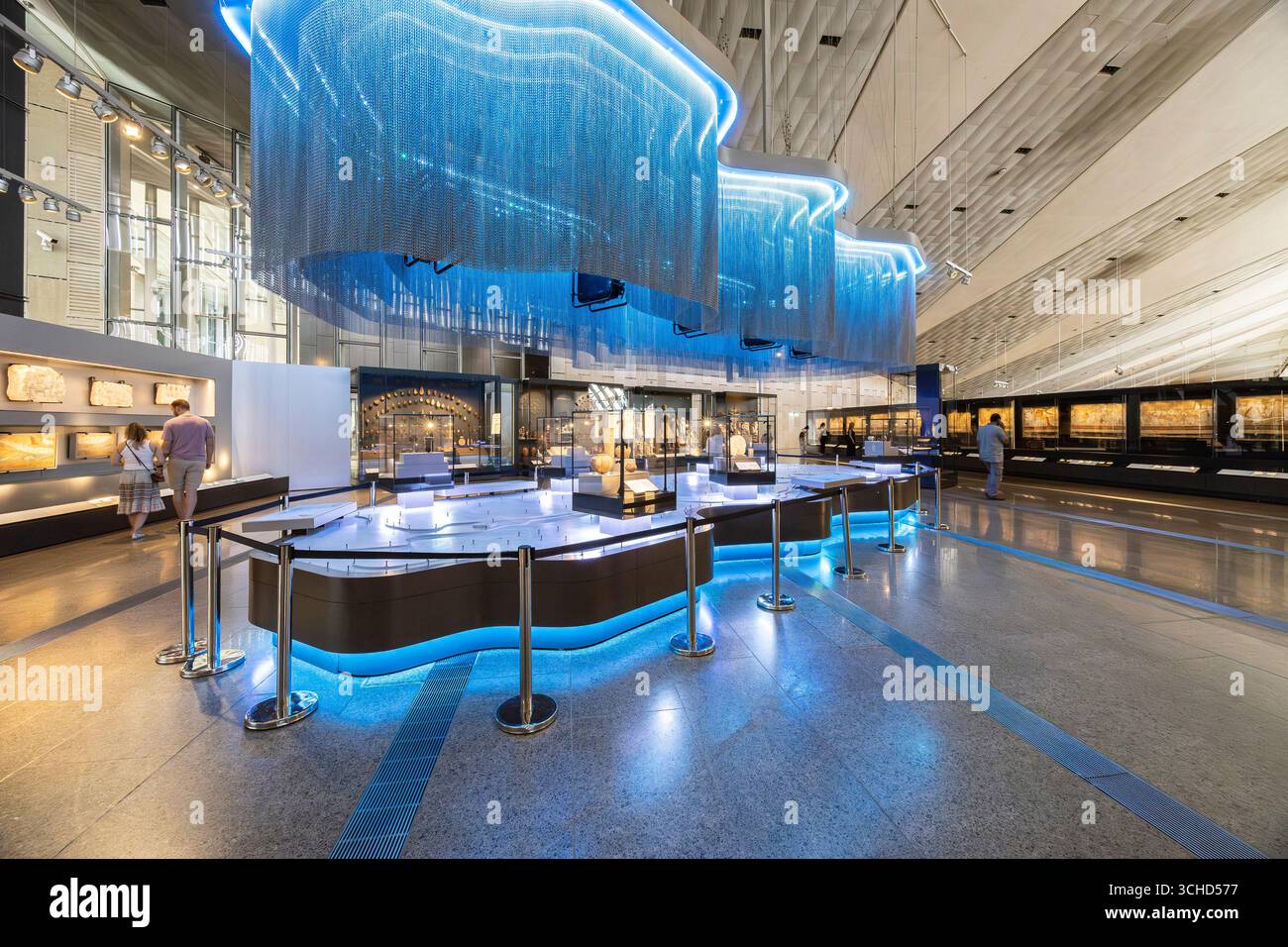 Grand Egyptian Museum (GEM), Una sala espositiva della Galleria principale, Giza, Egitto, Nord Africa, Africa Foto Stock