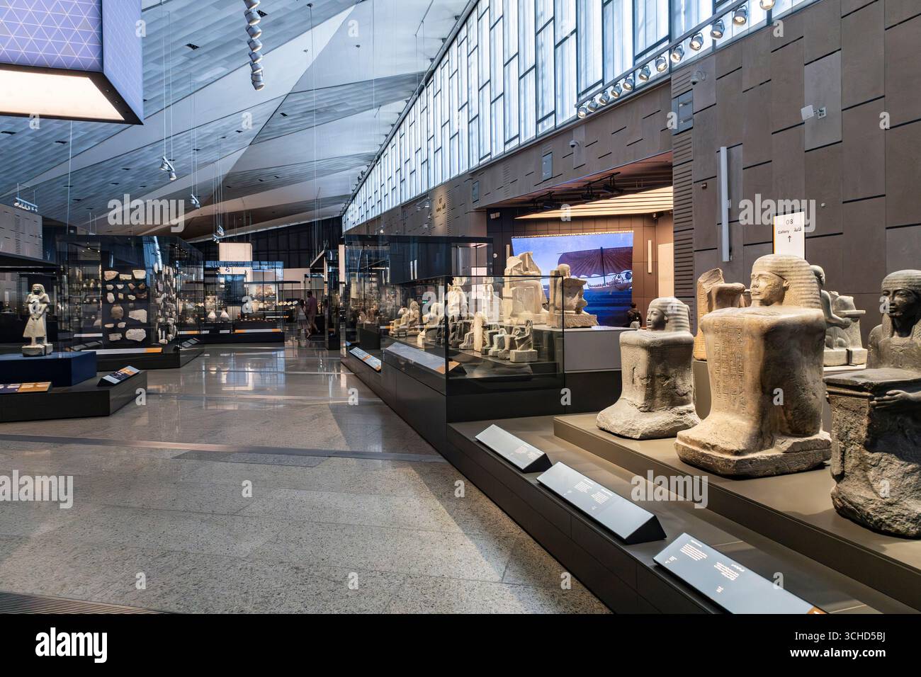 Grand Egyptian Museum (GEM), Una sala espositiva della Galleria principale, Giza, Egitto, Nord Africa, Africa Foto Stock
