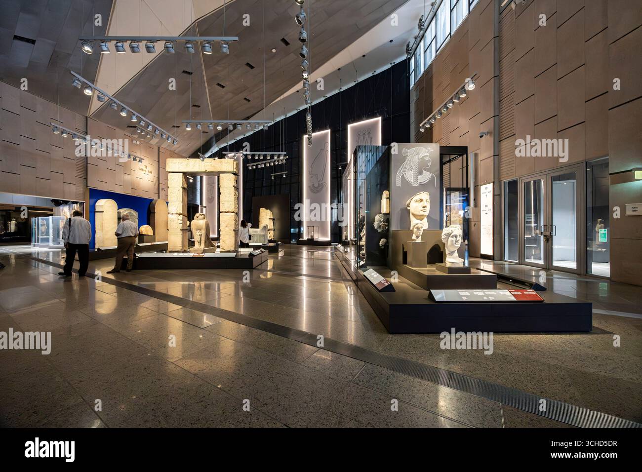 Grand Egyptian Museum (GEM), Una sala espositiva della Galleria principale, Giza, Egitto, Nord Africa, Africa Foto Stock