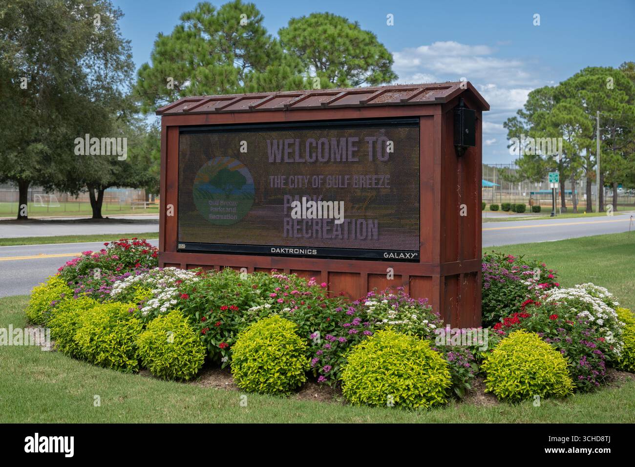 Gulf Breeze, Florida, una città costiera vicino a Pensacola, che offre parchi sul lungomare, servizi della comunità, sentieri e vita all'aperto per famiglie. Foto Stock