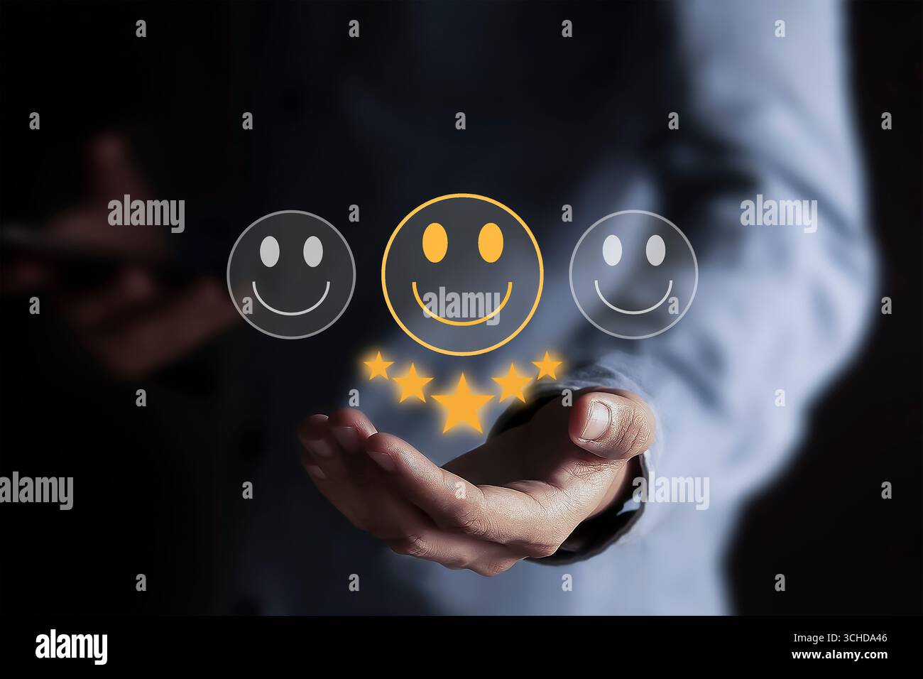 Icona del volto sorridente per mostrare soddisfazione per il servizio. Valutare l'impressione del concetto di servizio clienti e la soddisfazione. Foto Stock