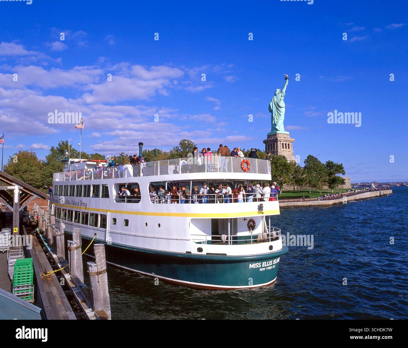 Traghetto per Miss Ellis Island presso il Monumento Nazionale della Statua della libertà, Liberty Island, New York, New York state, Stati Uniti d'America Foto Stock
