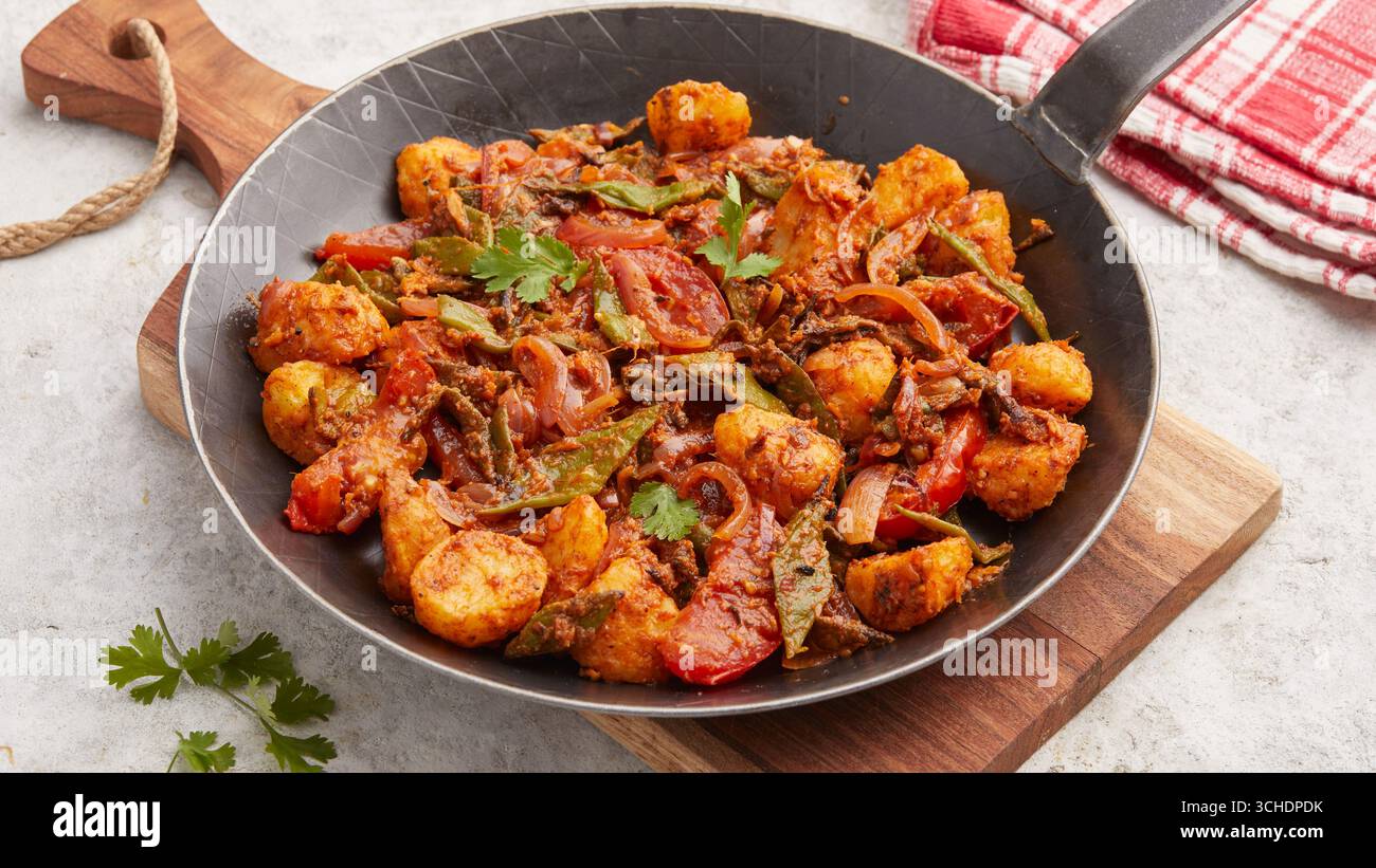 Patate in stile indiano e fagioli di cocco Foto Stock