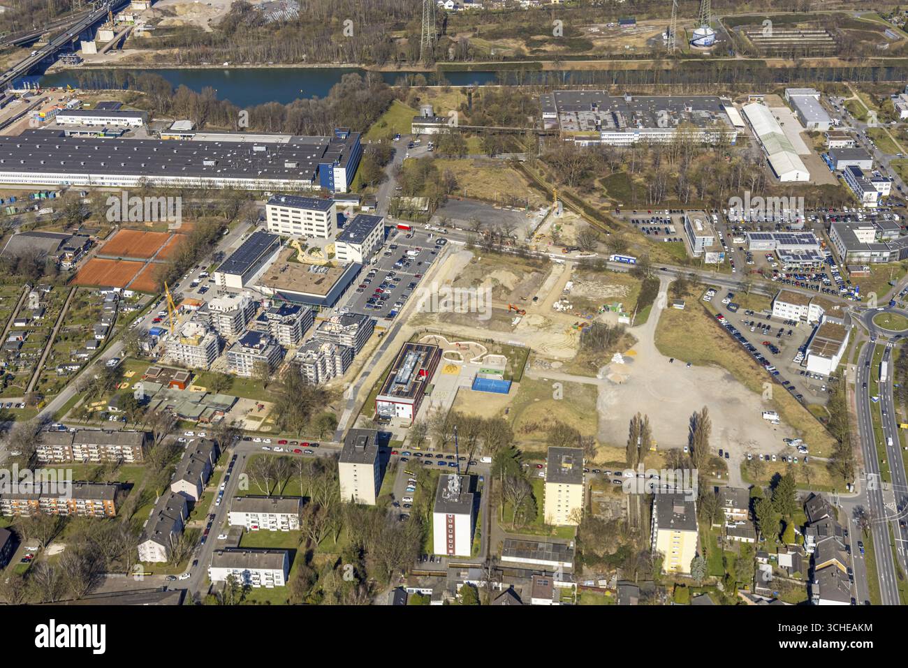 Vista aerea, Kaiserquartier Herne, cantiere con nuova costruzione di un complesso residenziale e di una tenuta residenziale, scuola materna Lackmanns Hof e. Foto Stock