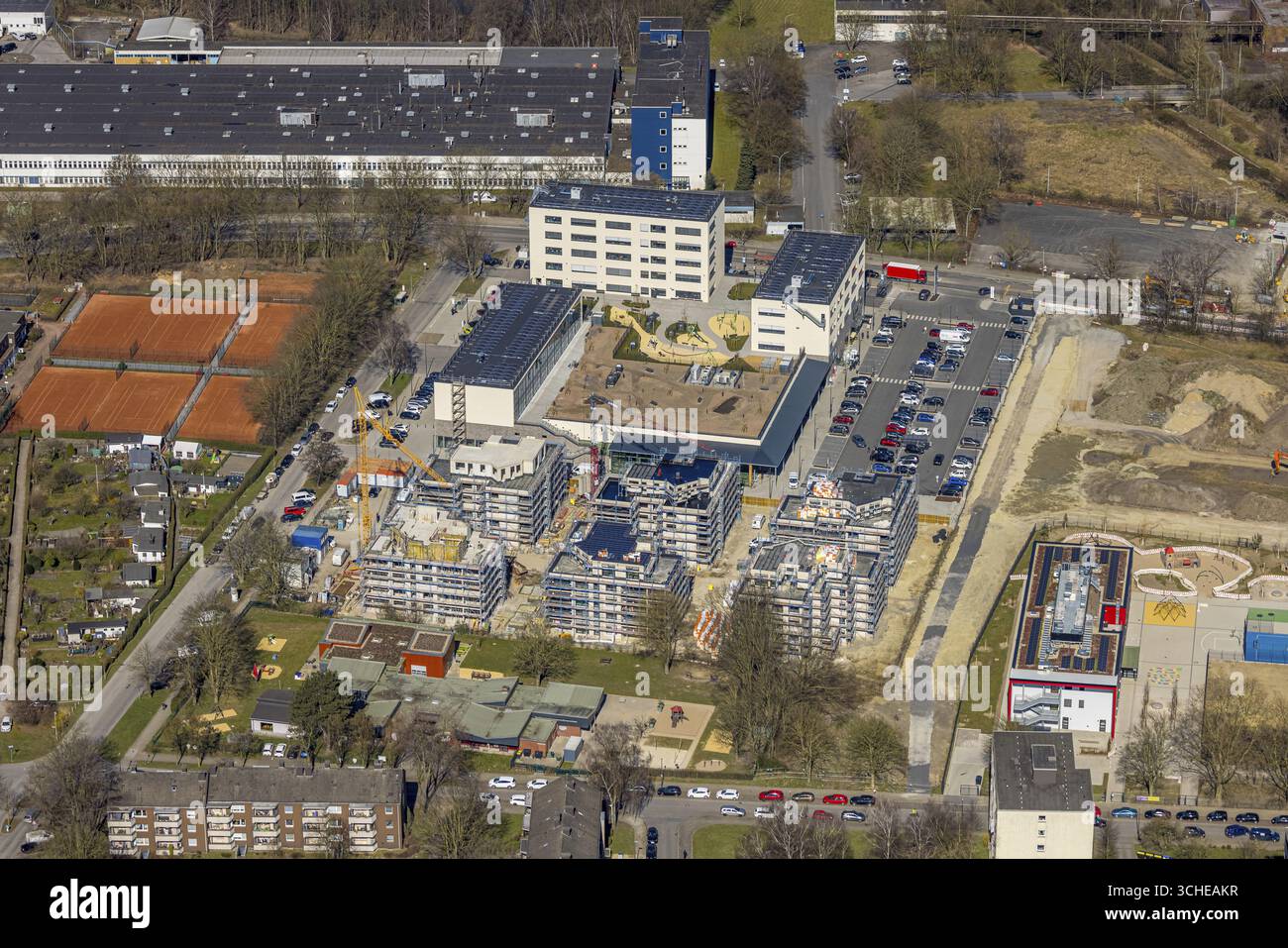 Vista aerea, Kaiserquartier Herne, cantiere con nuova costruzione di un complesso residenziale e di una tenuta residenziale, scuola materna Lackmanns Hof e. Foto Stock