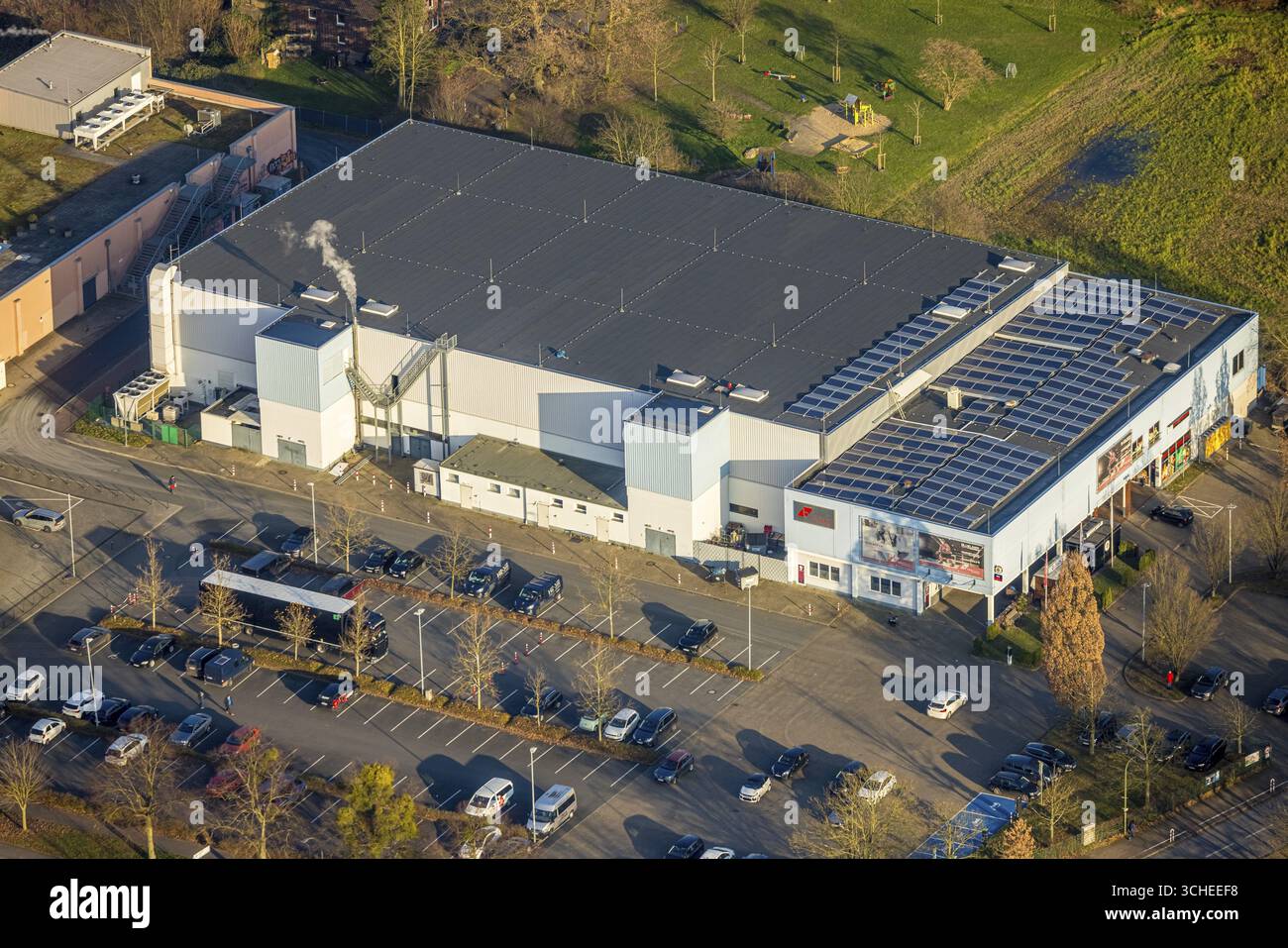 Vista aerea, pista di pattinaggio su ghiaccio Helinet, pista di pattinaggio sul ghiaccio di Hammer Eisbaeren, club di hockey su ghiaccio, Uentrop, Hamm, area della Ruhr, Renania settentrionale-Vestfalia, Germania Foto Stock