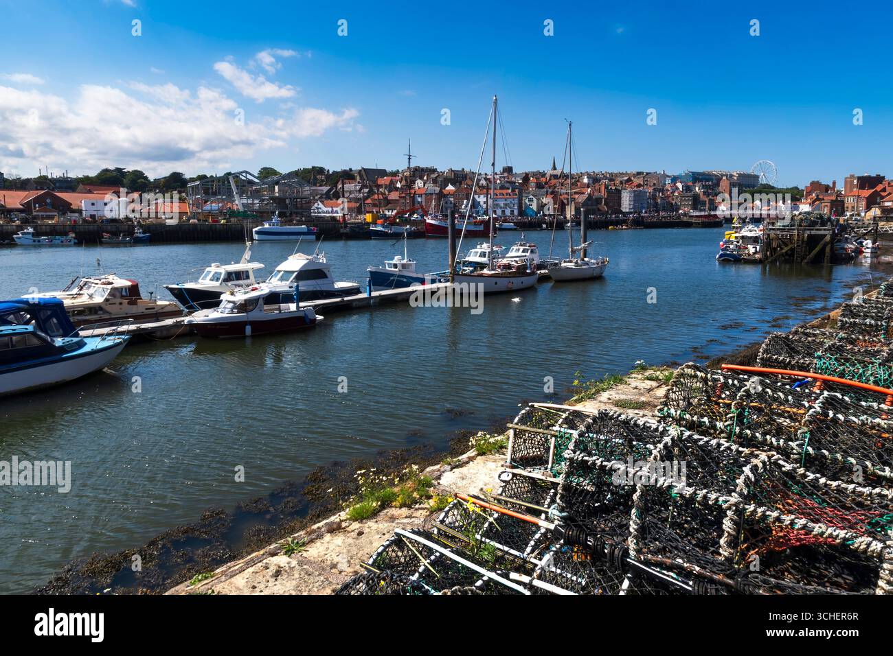Attrezzatura da pesca sul lungomare di Whitby nello Yorkshire Foto Stock