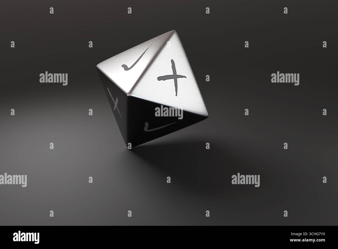Dadi metallici a 8 lati (ottaedro) incisi con zecche e croci su sfondo nero. Selezione binaria, ad esempio vero o falso, verità o menzogna Foto Stock