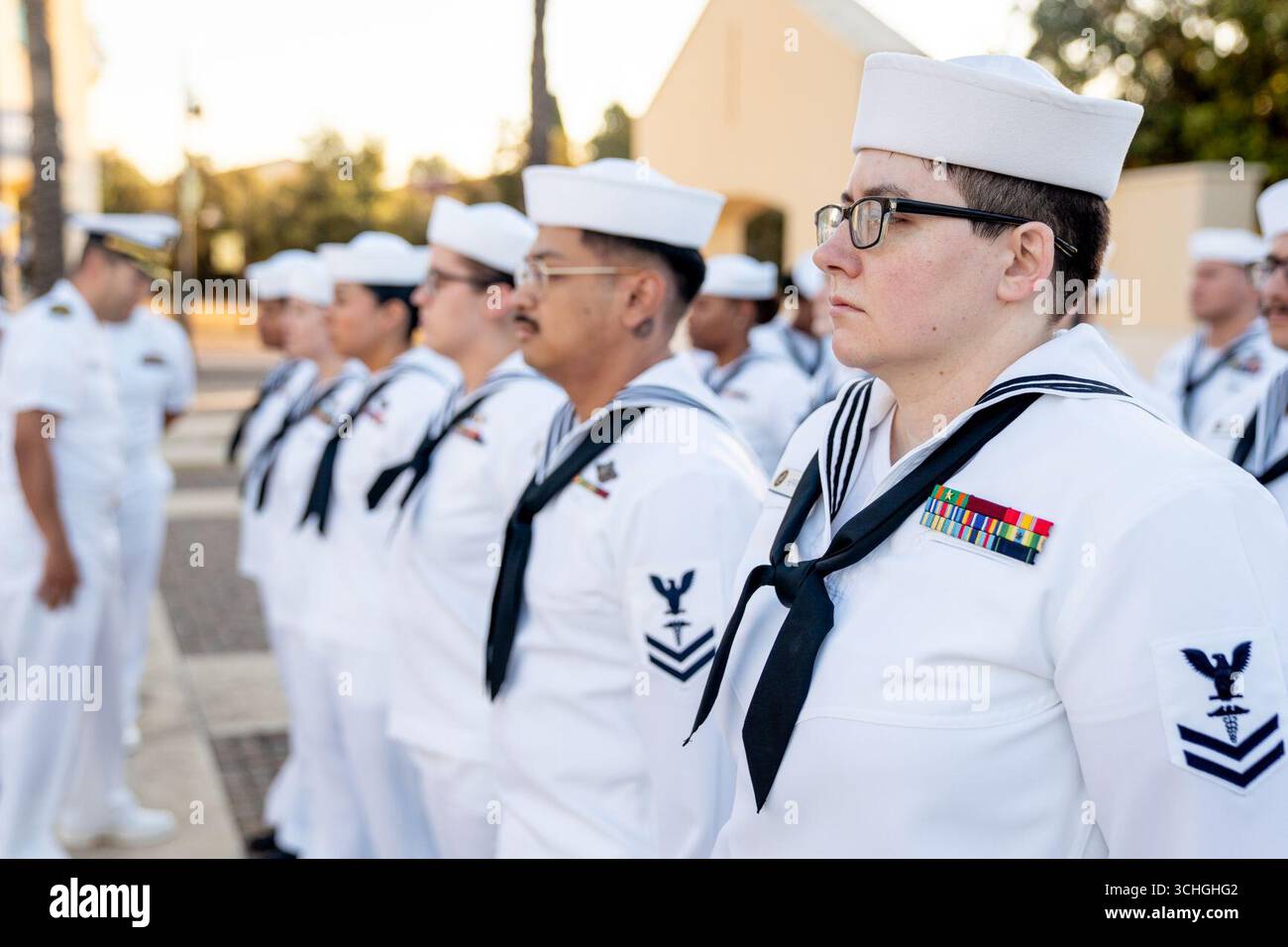 Il 22 MAGGIO 2024, l'NMRTC Sigonella ha condotto l'annuale Dress Whites Inspection (8819007) del suo comando. Foto Stock